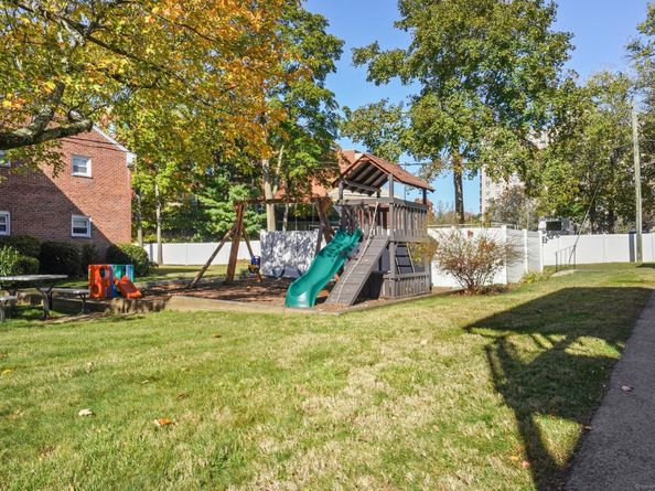 108 Strawberry Hill Avenue 1, Stamford CT 06902