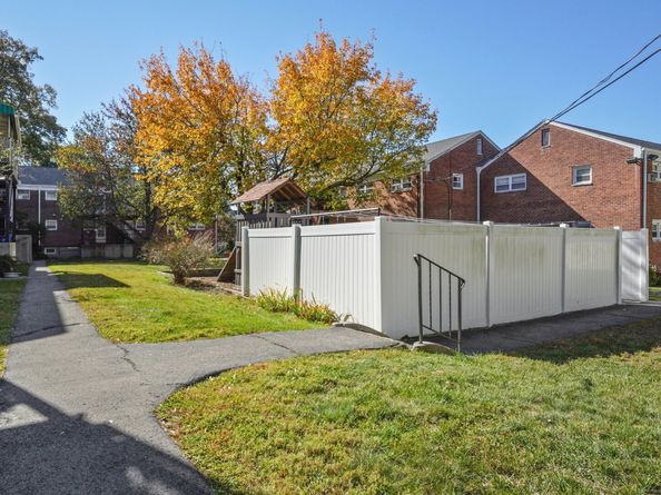 108 Strawberry Hill Avenue 1, Stamford CT 06902