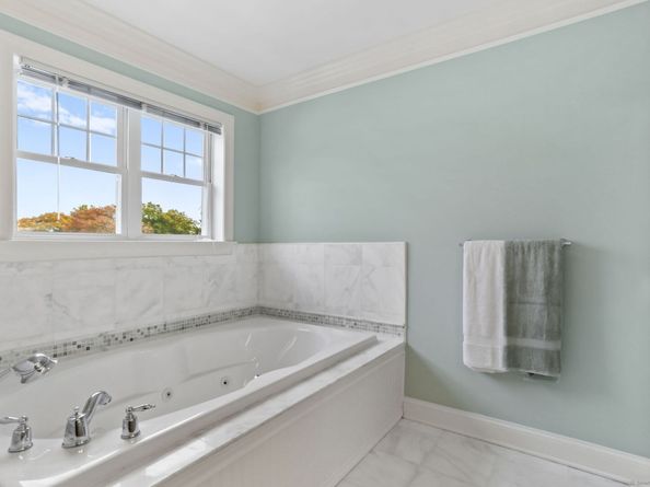 25 Country Road 25, Fairfield CT 06824