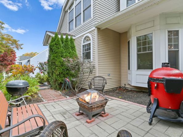 25 Country Road 25, Fairfield CT 06824