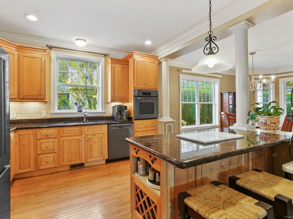 25 Country Road 25, Fairfield CT 06824