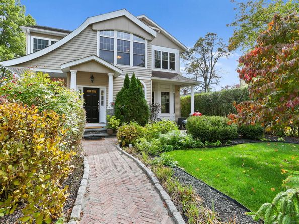 25 Country Road 25, Fairfield CT 06824