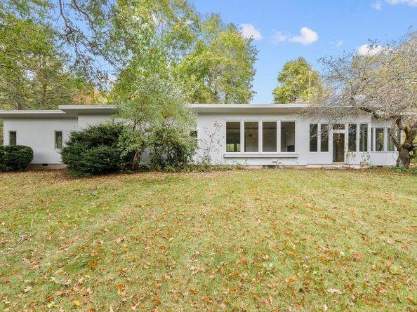 999 Monroe Turnpike, Monroe CT 06468