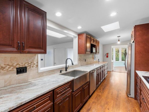 999 Monroe Turnpike, Monroe CT 06468