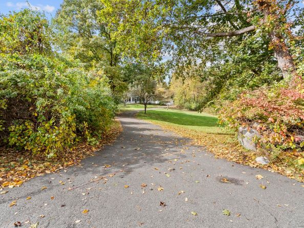 999 Monroe Turnpike, Monroe CT 06468