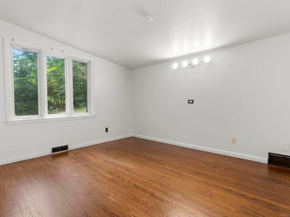 999 Monroe Turnpike, Monroe CT 06468