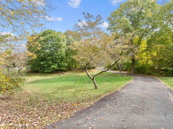 999 Monroe Turnpike, Monroe CT 06468