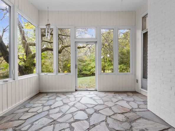 999 Monroe Turnpike, Monroe CT 06468