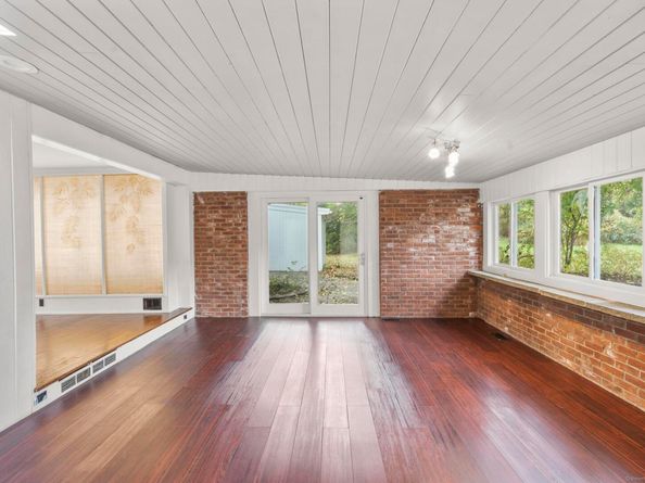 999 Monroe Turnpike, Monroe CT 06468