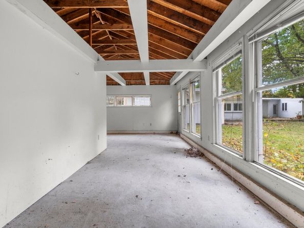 999 Monroe Turnpike, Monroe CT 06468