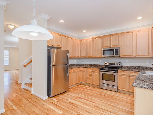 92 Woodcrest Lane 92, Danbury CT 06810