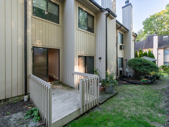 19 Woodway Road APT 14, Stamford CT 06907