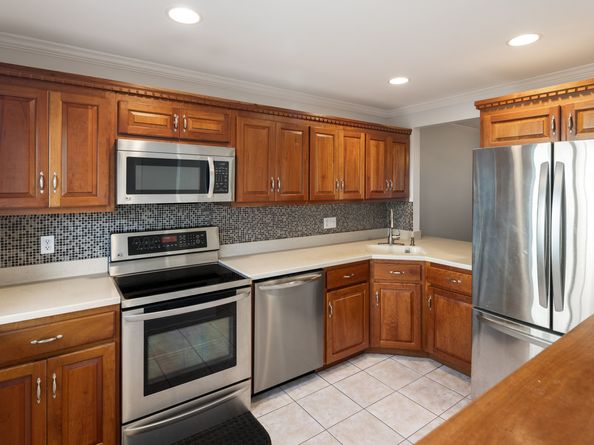 19 Woodway Road APT 14, Stamford CT 06907