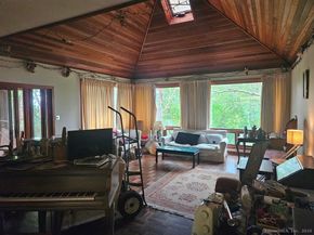 138 Merrimac Drive, Trumbull CT 06611
