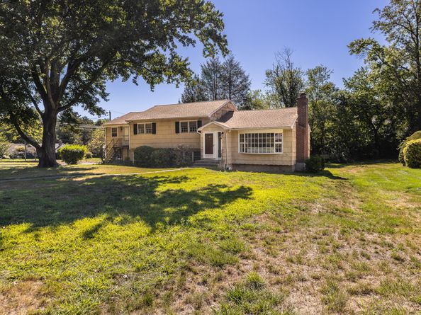 5 Random Road, Fairfield CT 06825