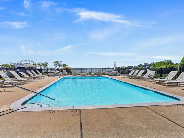 61 Seaview Avenue APT 70, Stamford CT 06902
