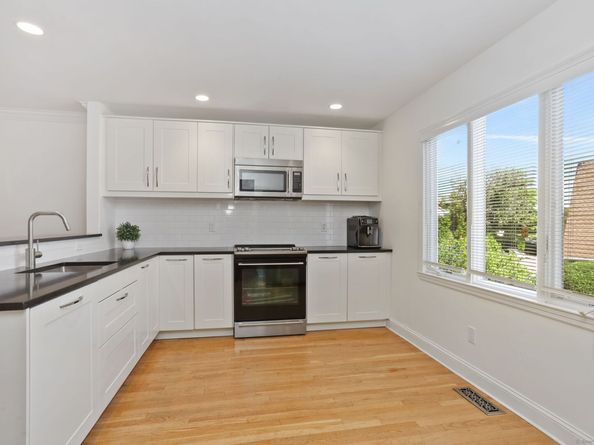 61 Seaview Avenue APT 70, Stamford CT 06902