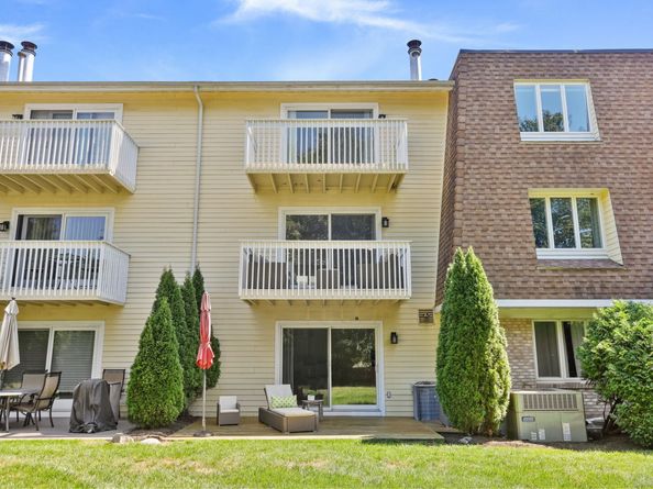 61 Seaview Avenue APT 70, Stamford CT 06902