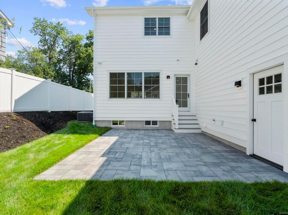 15 Barton Road, Fairfield CT 06824