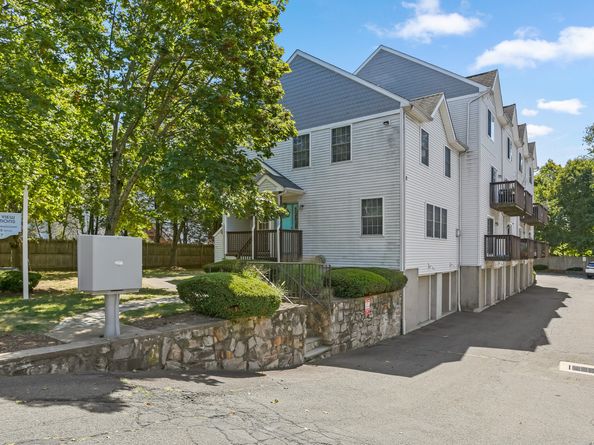 27 W Main Street APT 11, Norwalk CT 06851