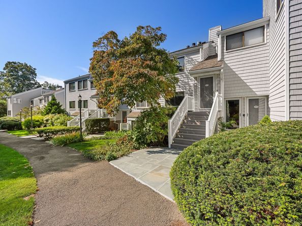 171 Rowayton Woods Drive 171, Norwalk CT 06854