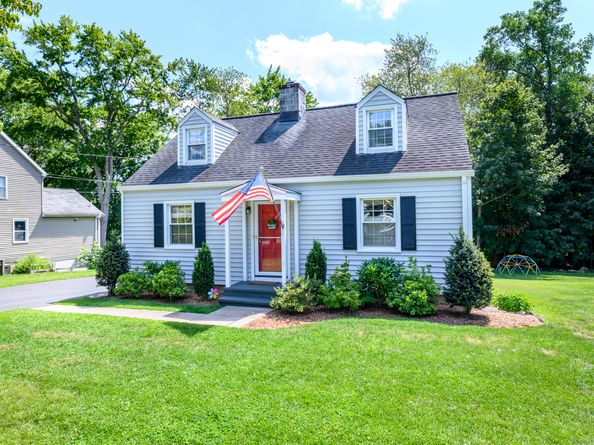 118 Gaymoor Drive, Stamford CT 06907