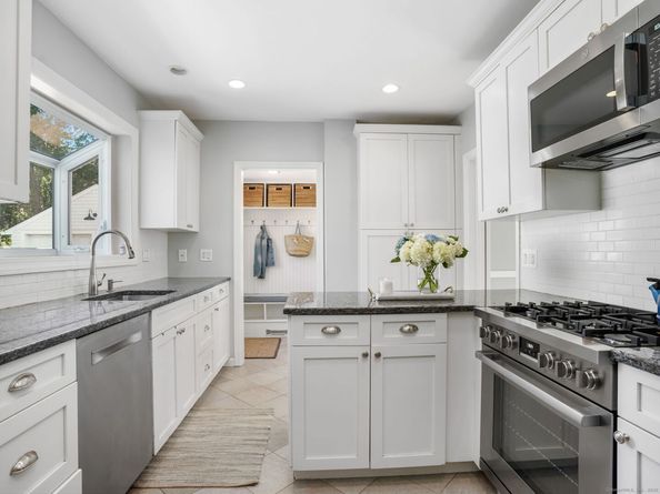 19 Park Lane, Darien CT 06820