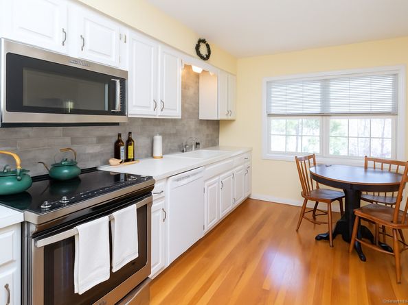 19 Prospect Ridge APT 14, Ridgefield CT 06877