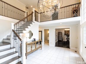 3 Crescent Lane, Trumbull CT 06611