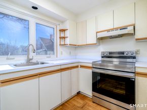 115 Flax Hill Road Apt 10, Norwalk CT 06854