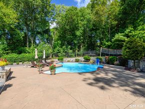 8 Woodridge Lane, New Fairfield CT 06812