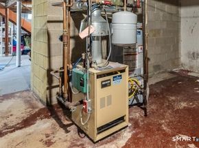 5 Mount Pleasant Road, Newtown CT 06470