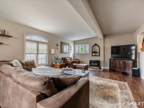 5 Mount Pleasant Road, Newtown CT 06470