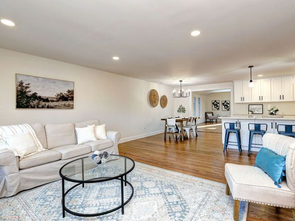 5 Robert Frost Drive, Shelton CT 06484