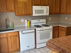 11 Mannions Lane APT 11, Danbury CT 06810