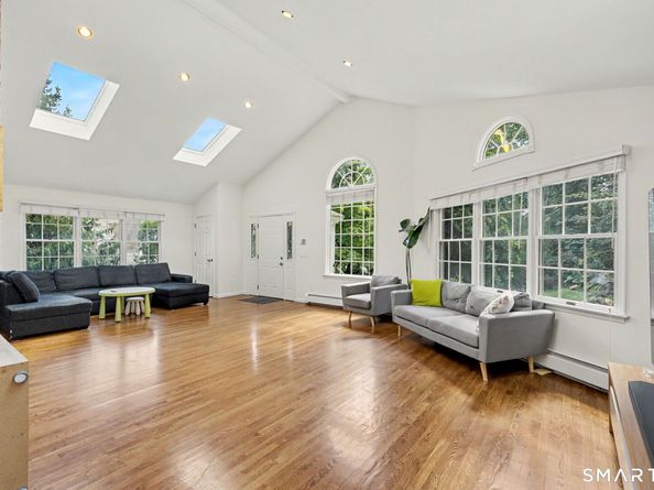 115 Parade Hill Road, New Canaan CT 06840