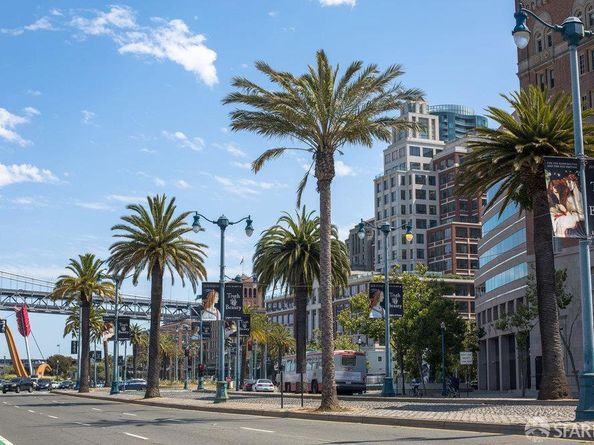 425 1st Street 1601, San Francisco CA 94105