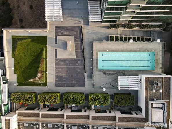 425 1st Street 1601, San Francisco CA 94105