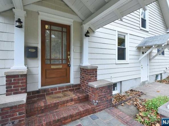 195 Hillside Avenue, Leonia NJ 07605