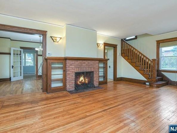 195 Hillside Avenue, Leonia NJ 07605