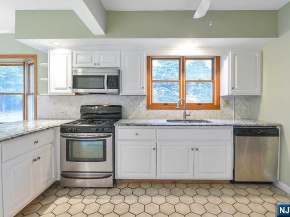195 Hillside Avenue, Leonia NJ 07605