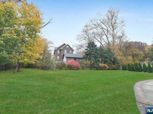 195 Hillside Avenue, Leonia NJ 07605