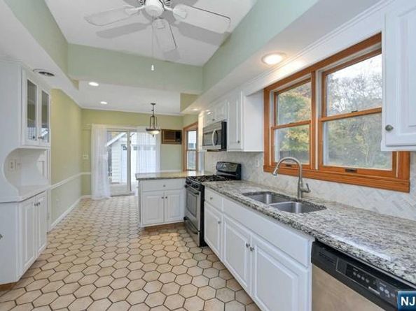 195 Hillside Avenue, Leonia NJ 07605
