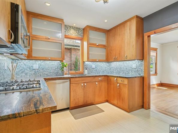 32 Linden Terrace, Leonia NJ 07605