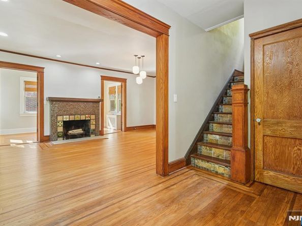 32 Linden Terrace, Leonia NJ 07605