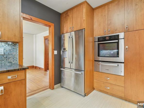 32 Linden Terrace, Leonia NJ 07605