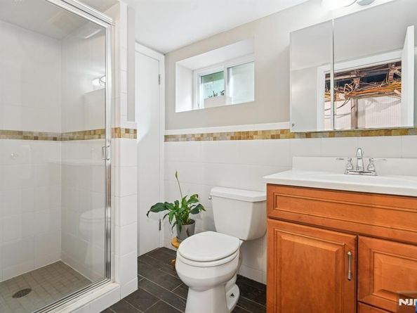 32 Linden Terrace, Leonia NJ 07605