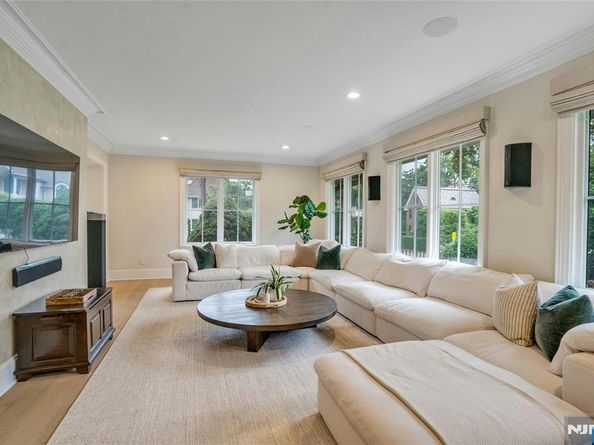 96 Bluff Road, Fort Lee NJ 07024