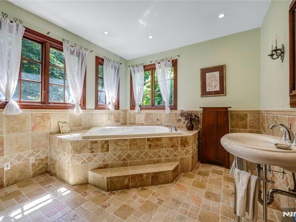 285 Arch Road, Englewood NJ 07631