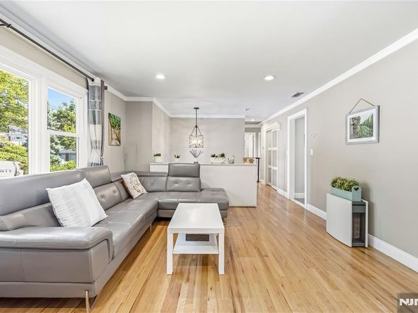 850 Edgewater Avenue, Ridgefield NJ 07657